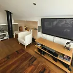 Modern With Panoramic Views In Aukland *