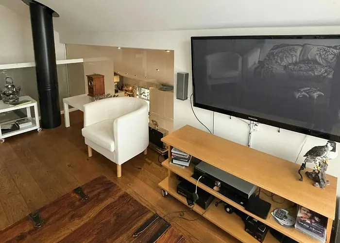 Modern With Panoramic Views In Aukland *