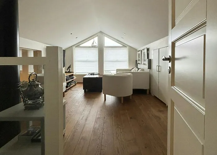 Modern With Panoramic Views In Aukland